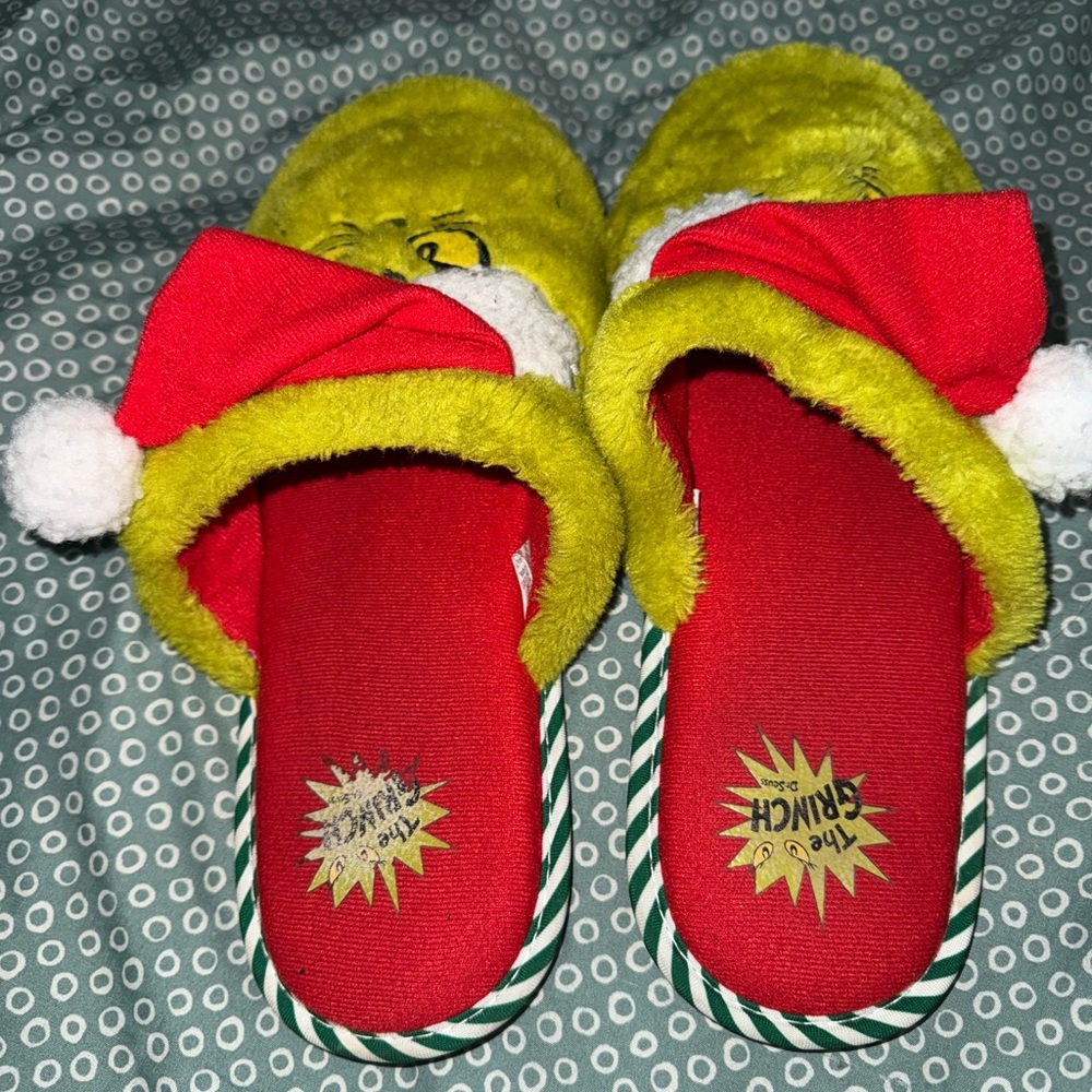 Grinch Slippers - image 4